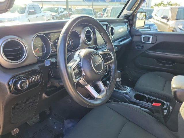 Used 2019 Jeep Wrangler Unlimited Sahara image 19