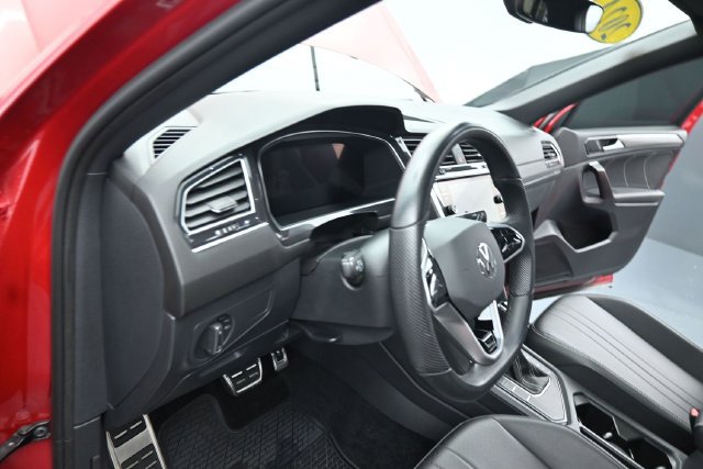 Used 2024 Volkswagen Tiguan SE R-Line FWD image 28