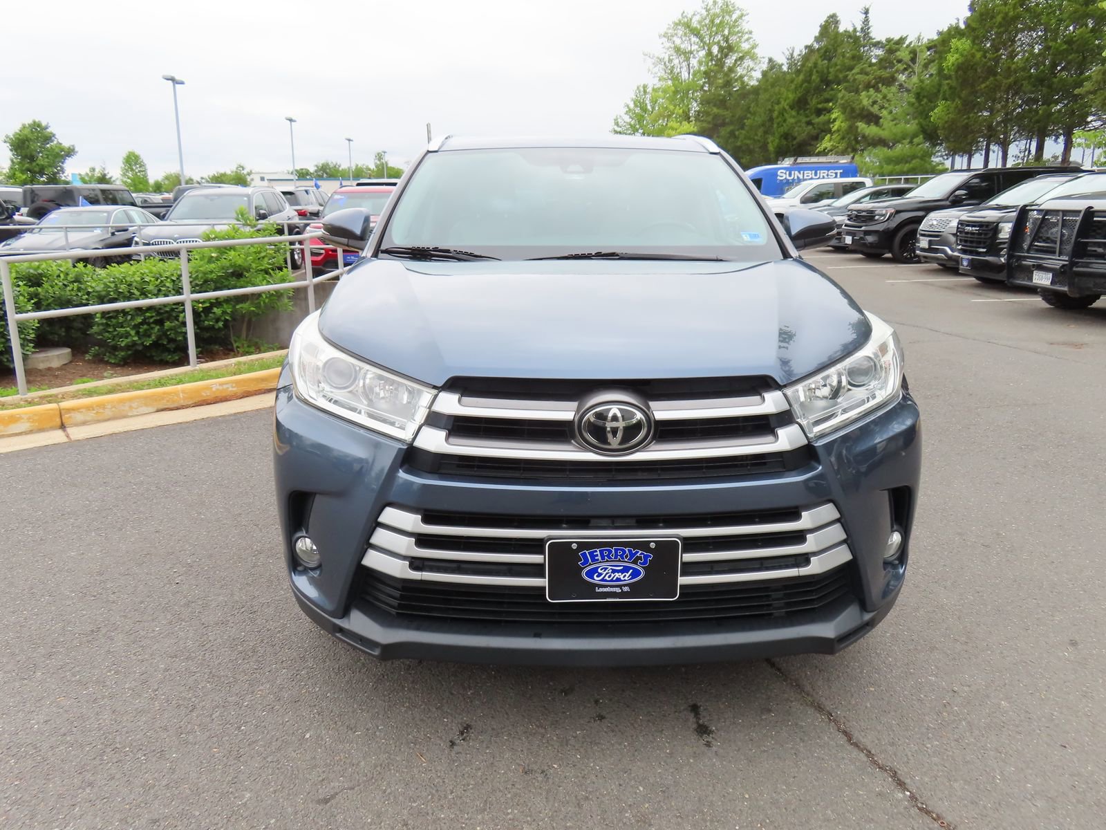 Used 2019 Toyota Highlander XLE AWD/4WD image 2