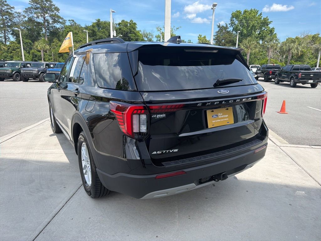 Certified 2025 Ford Explorer Active w/ Active Comfort Package RWD image 5