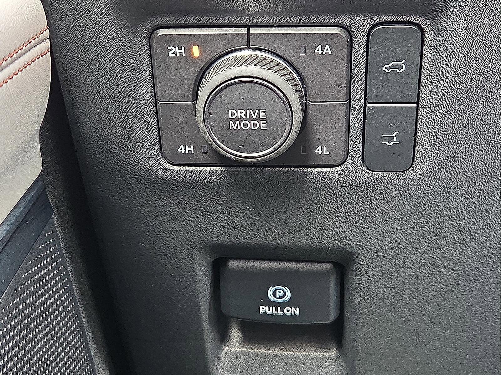 Certified 2025 Ford Expedition Active image 19