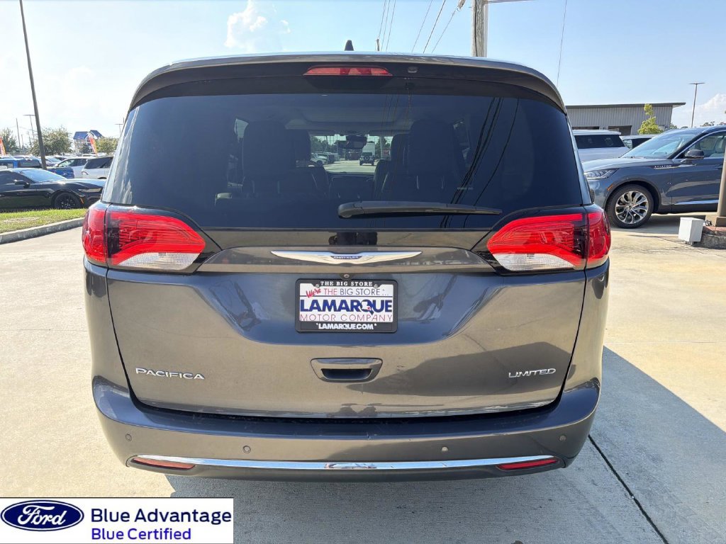 Used 2020 Chrysler Pacifica Limited w/ Advanced Safetytec Group FWD image 9