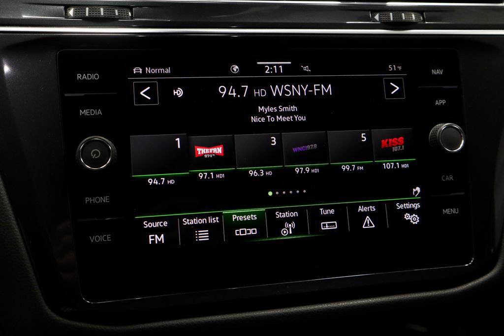 Used 2022 Volkswagen Tiguan SEL R-Line image 11