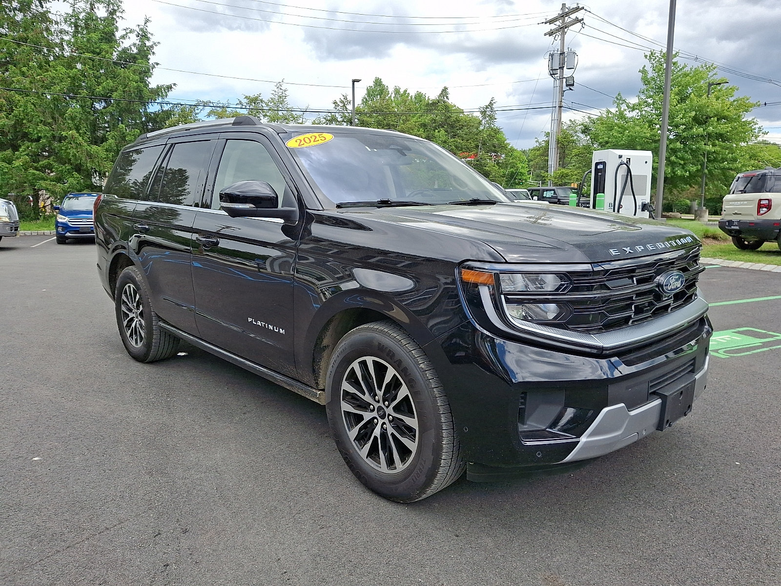 Certified 2025 Ford Expedition Platinum AWD/4WD image 3