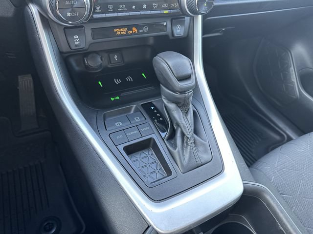 Used 2022 Toyota RAV4 XLE w/ Convenience Package FWD image 20