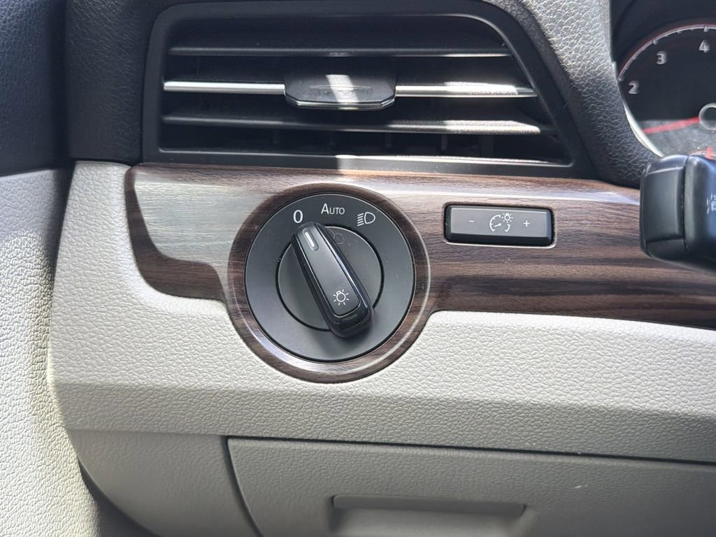 Used 2020 Volkswagen Passat 2.0T SEL image 24