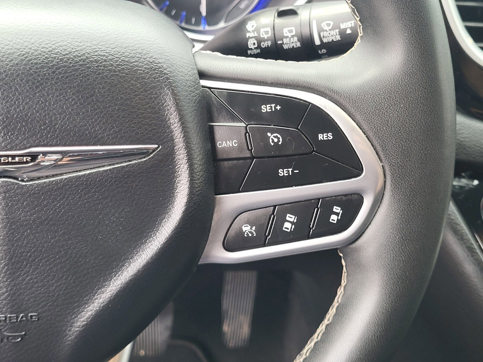 Used 2025 Chrysler Pacifica Select image 28