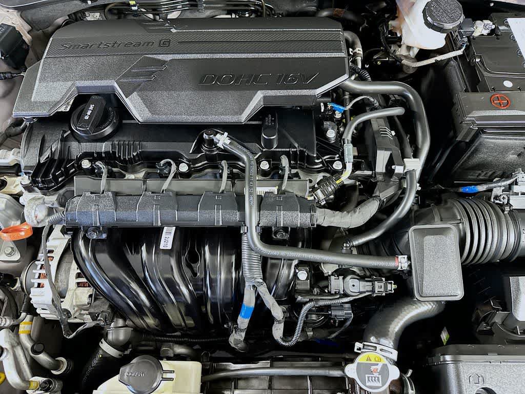 Used 2022 Hyundai Elantra Limited FWD image 9