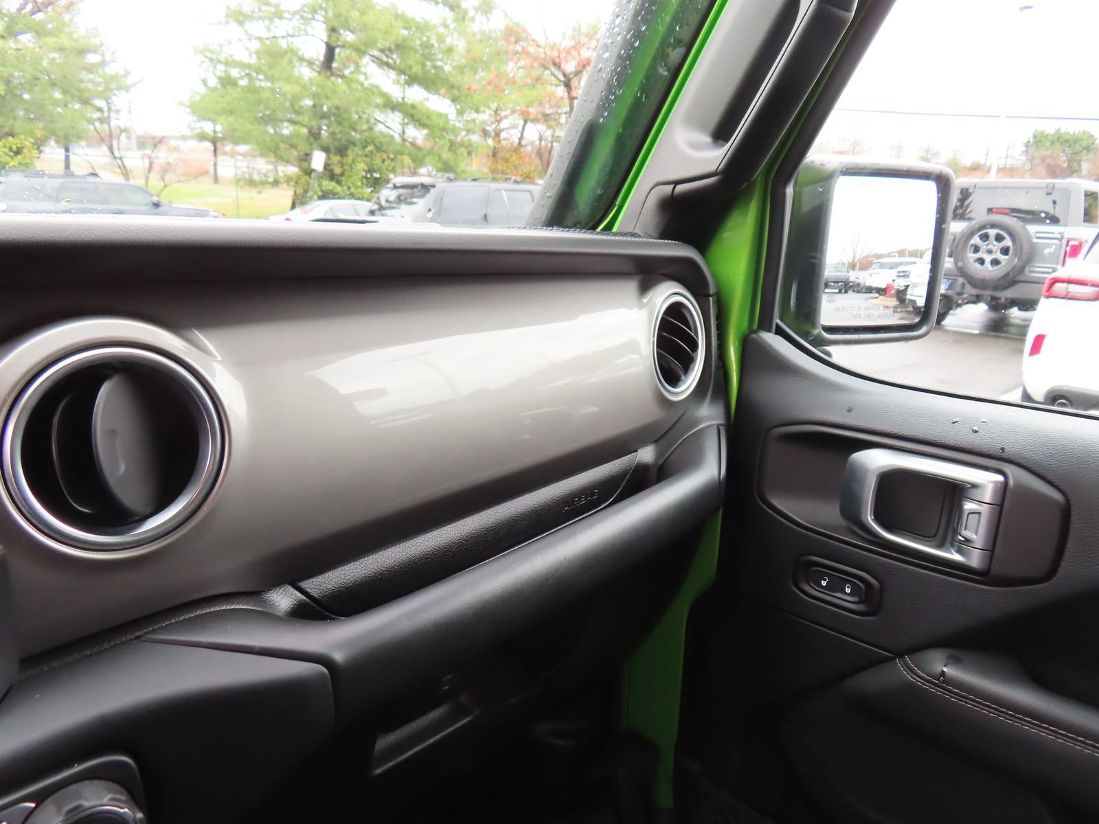 Used 2019 Jeep Wrangler Unlimited Sahara image 28