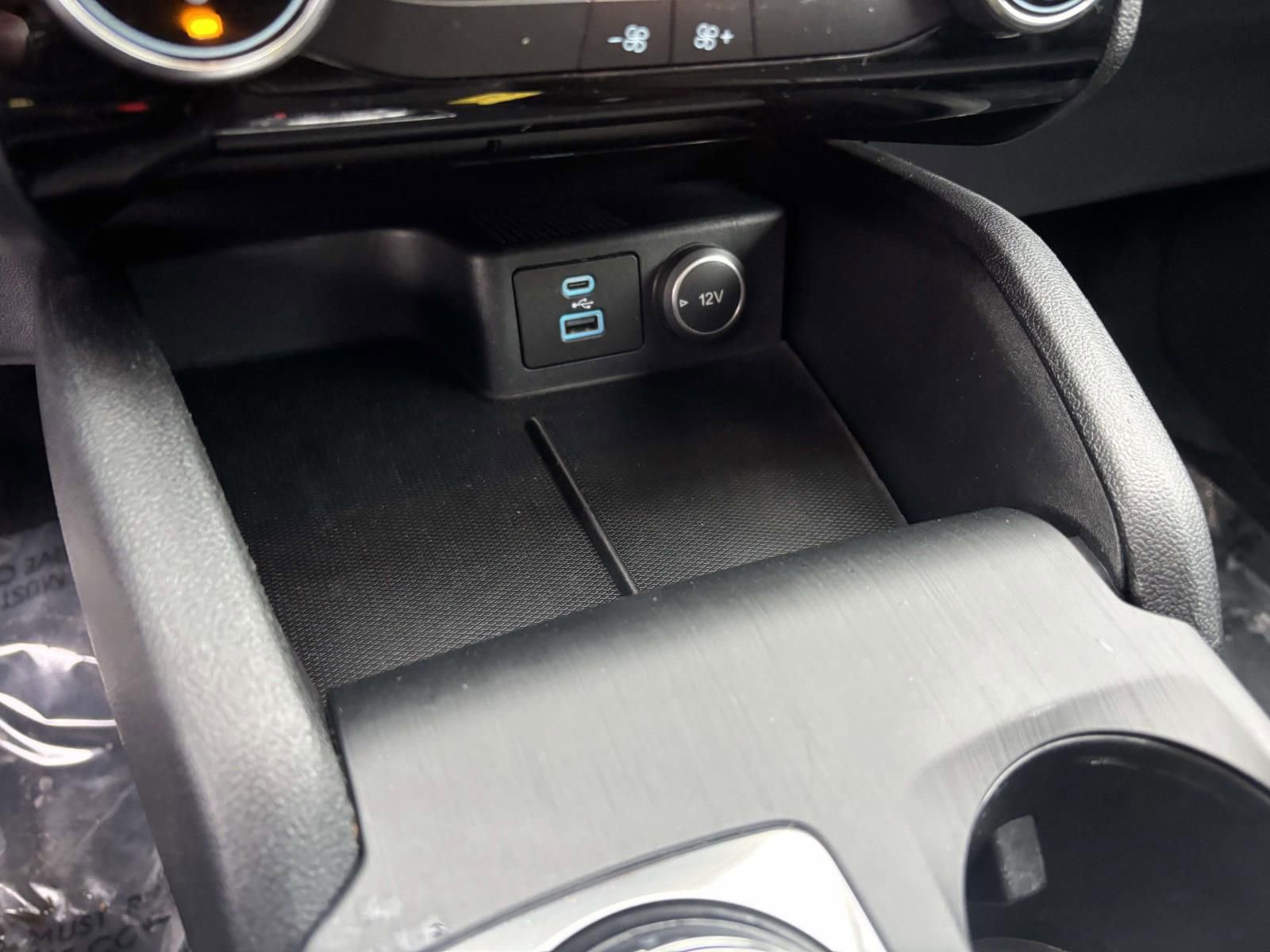 Certified 2021 Ford Escape SE w/ SE Sport Appearance Package image 25