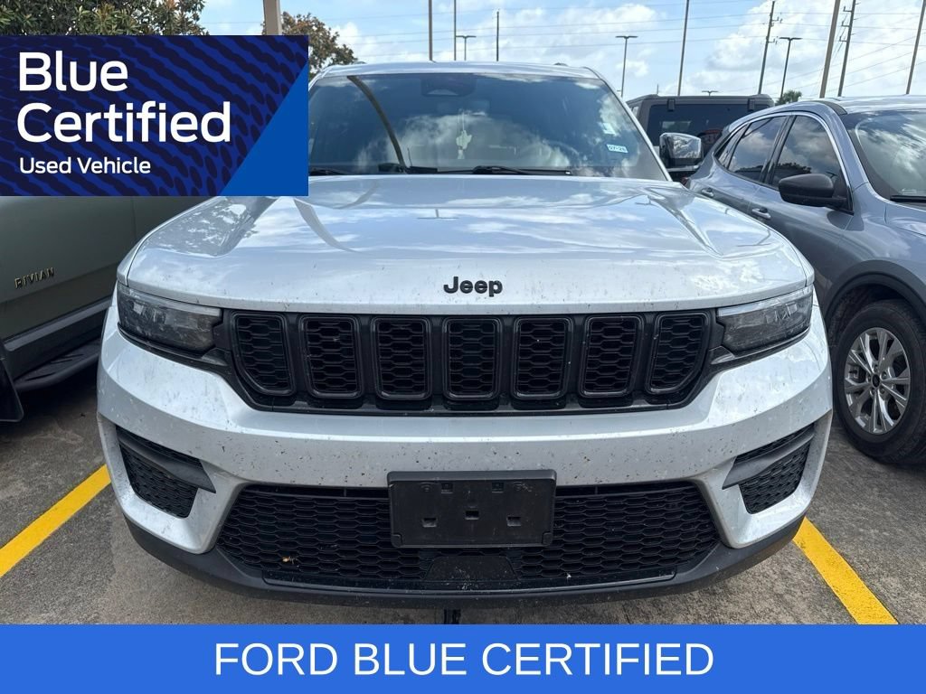 Used 2024 Jeep Grand Cherokee Altitude RWD image 2