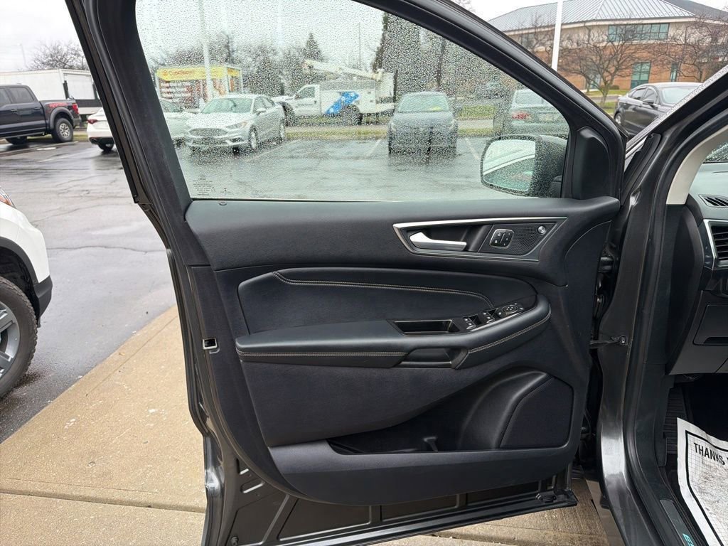 Certified 2019 Ford Edge Titanium w/ Equipment Group 301A image 13