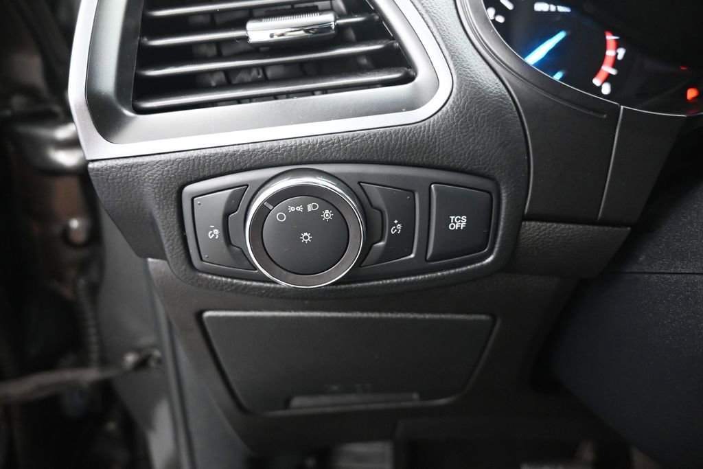 Certified 2019 Ford Edge SE FWD image 18