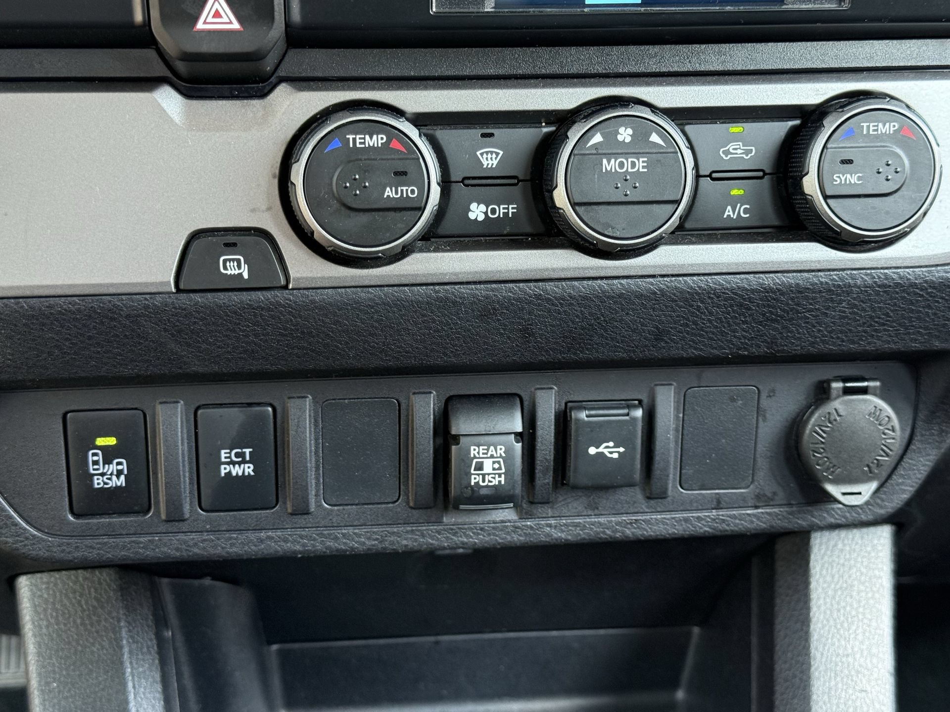 Used 2022 Toyota Tacoma SR5 w/ Technology Package RWD image 7