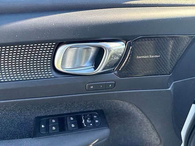 Used 2022 Volvo XC40 T5 R-Design w/ Advanced Package image 25