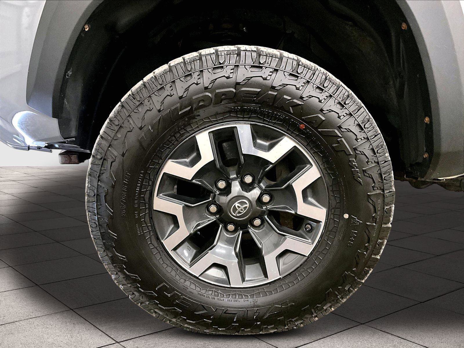 Used 2020 Toyota Tacoma TRD Off-Road AWD/4WD image 8