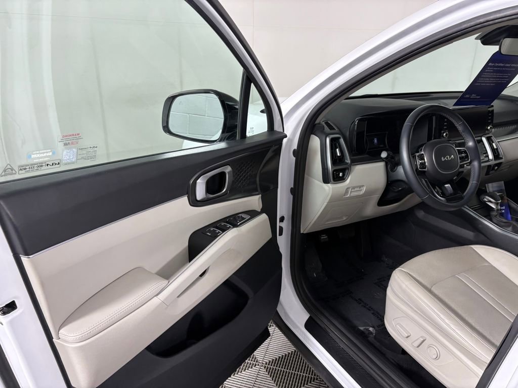 Used 2023 Kia Sorento S w/ Panoramic Sunroof Package image 11