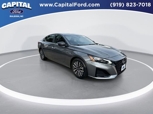 Used 2024 Nissan Altima 2.5 SV image 2