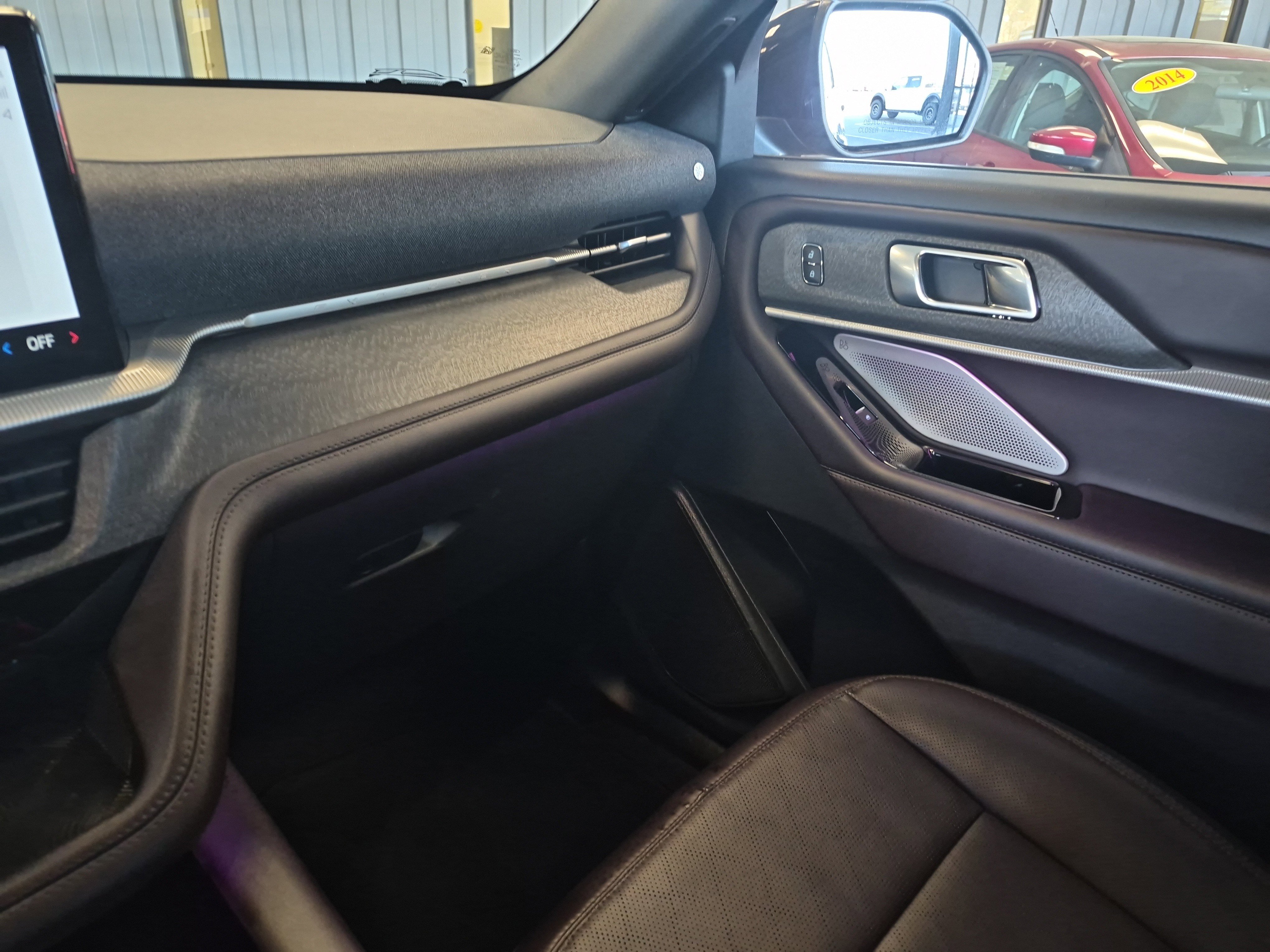 Certified 2025 Ford Explorer Platinum image 21