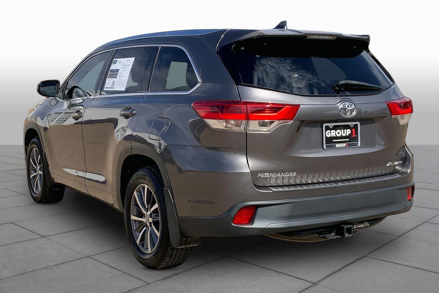 Used 2017 Toyota Highlander XLE AWD/4WD image 12