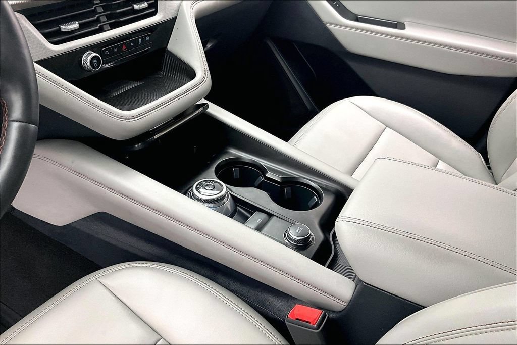 Certified 2025 Ford Explorer Active w/ Active Comfort Package AWD/4WD image 15