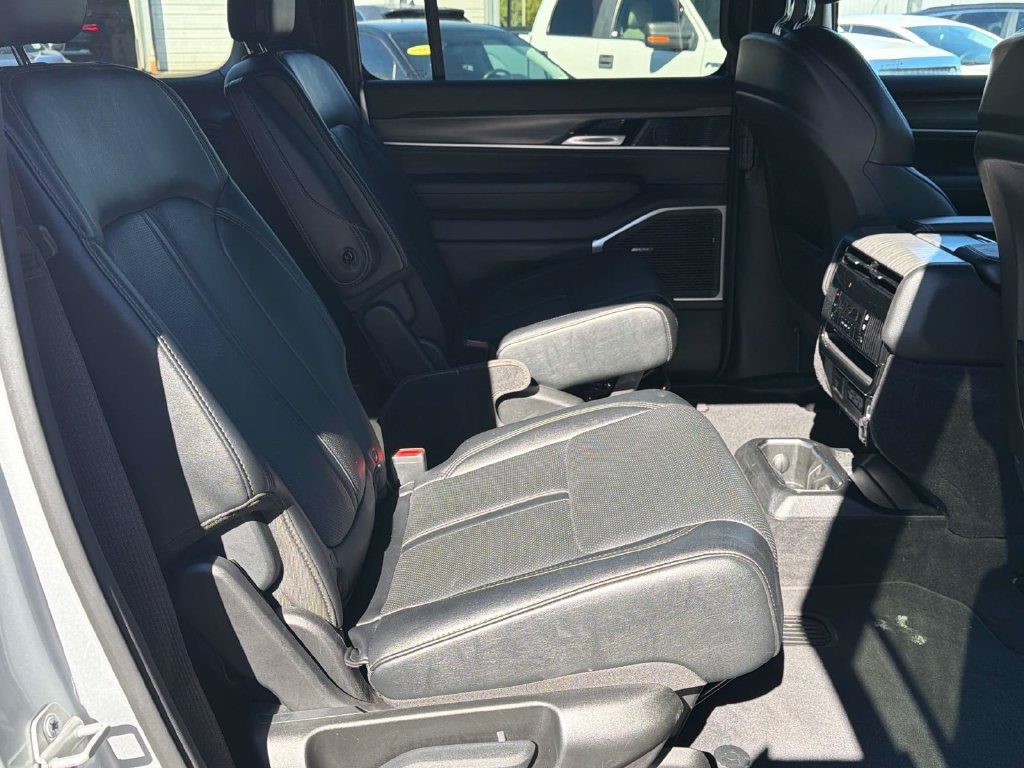 Used 2024 Jeep Wagoneer Series II AWD/4WD image 29