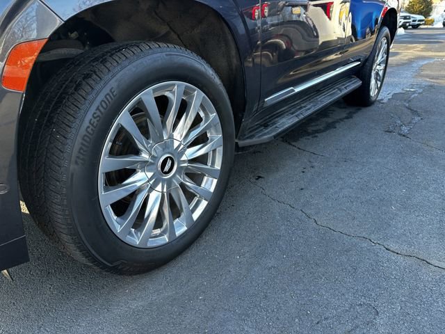 Used 2022 Cadillac Escalade Premium Luxury image 13