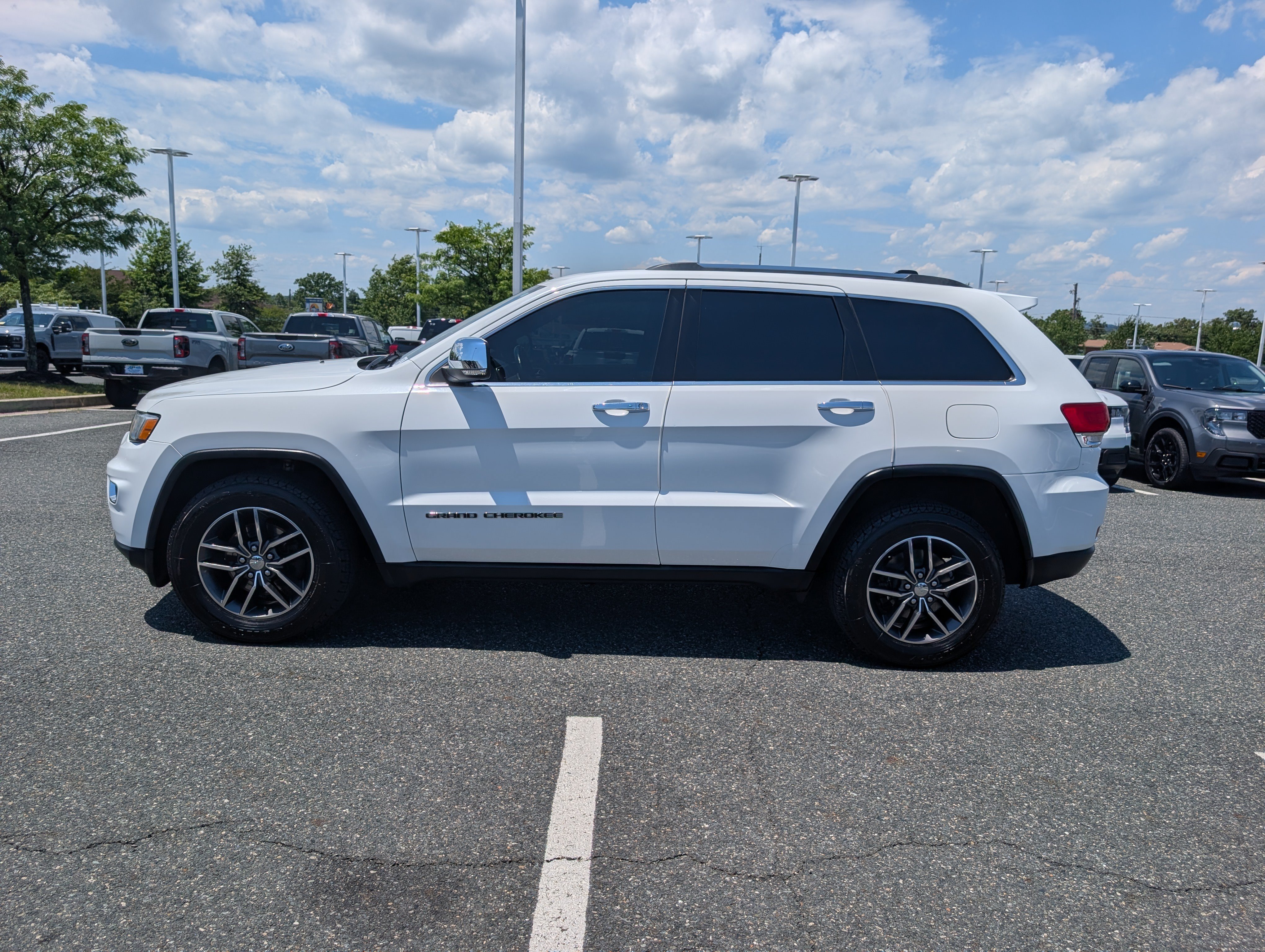 Used 2018 Jeep Grand Cherokee Limited AWD/4WD image 6