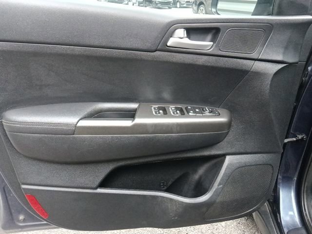 Used 2022 Kia Sportage LX image 11