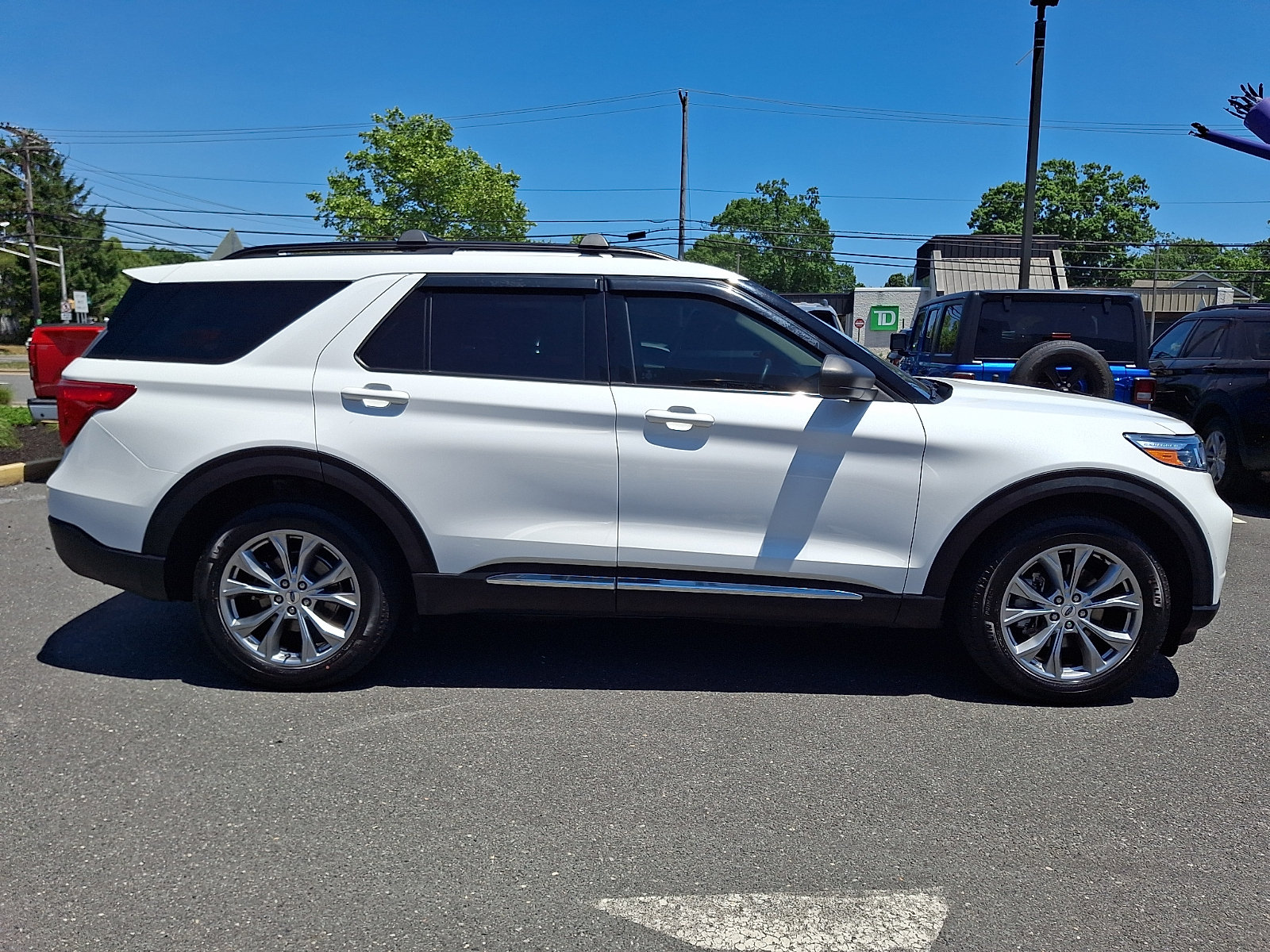 Certified 2022 Ford Explorer XLT w/ Equipment Group 202A AWD/4WD image 12