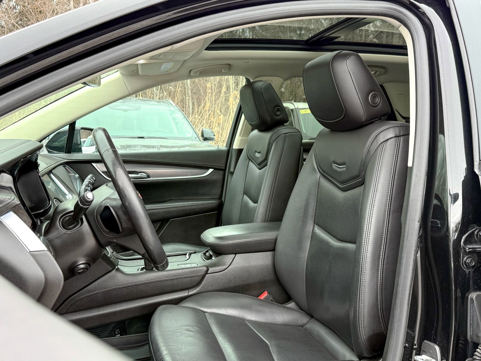 Used 2018 Cadillac XT5 Luxury w/ Driver Awareness Package image 18