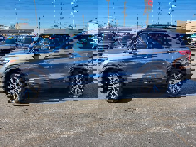 Certified 2023 Ford Explorer ST-Line image 3