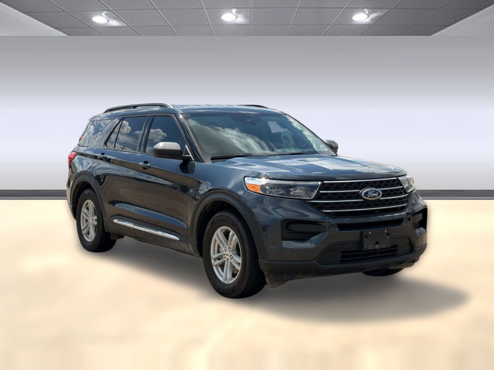 Certified 2024 Ford Explorer XLT RWD image 7