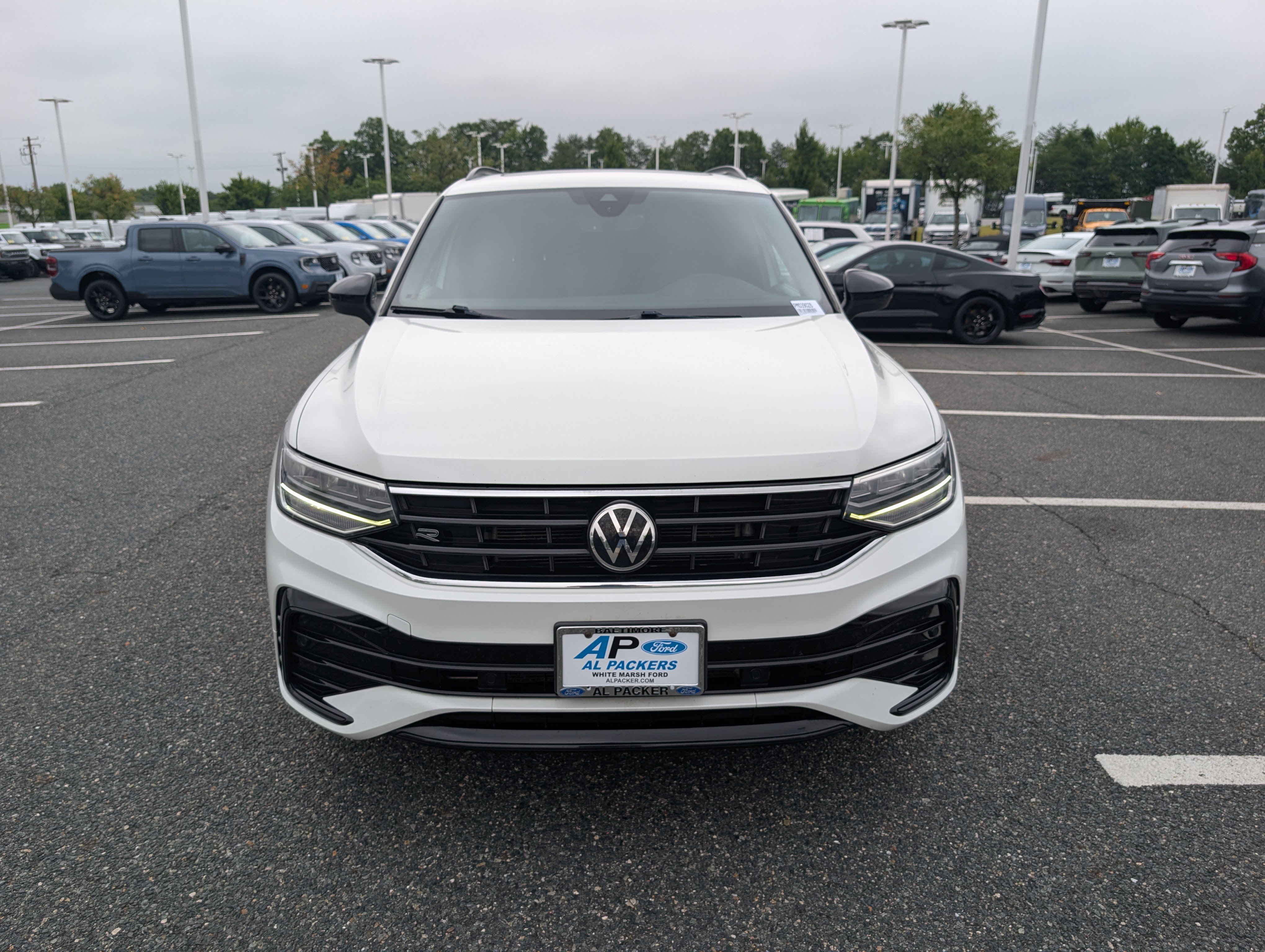 Used 2023 Volkswagen Tiguan SE R-Line FWD image 8