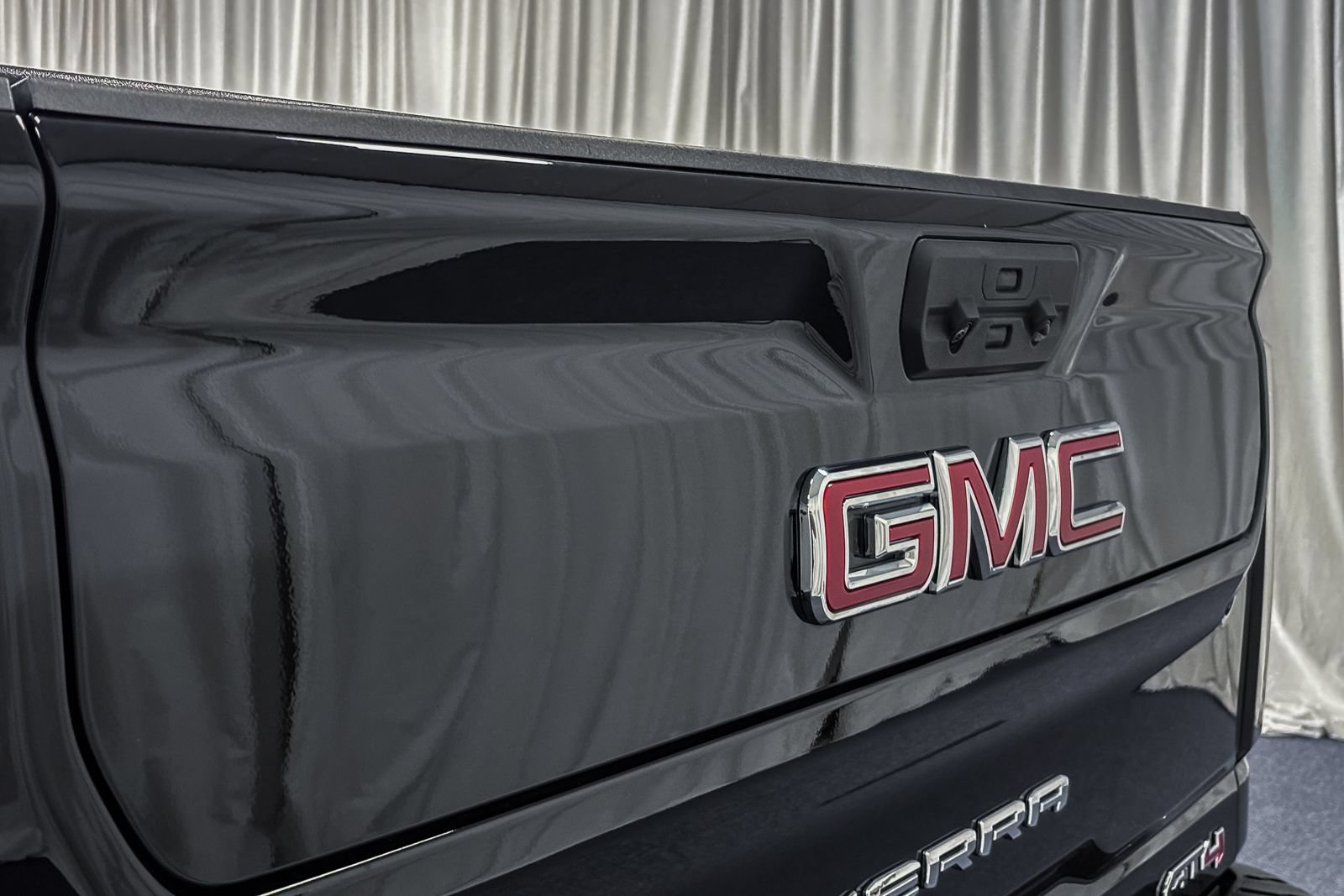 Used 2024 GMC Sierra 2500 AT4 w/ AT4 Premium Plus Package AWD/4WD image 11