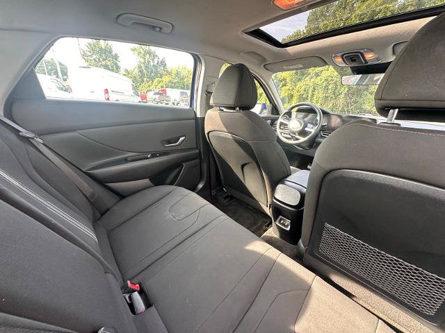 Used 2025 Hyundai Elantra SEL FWD image 22