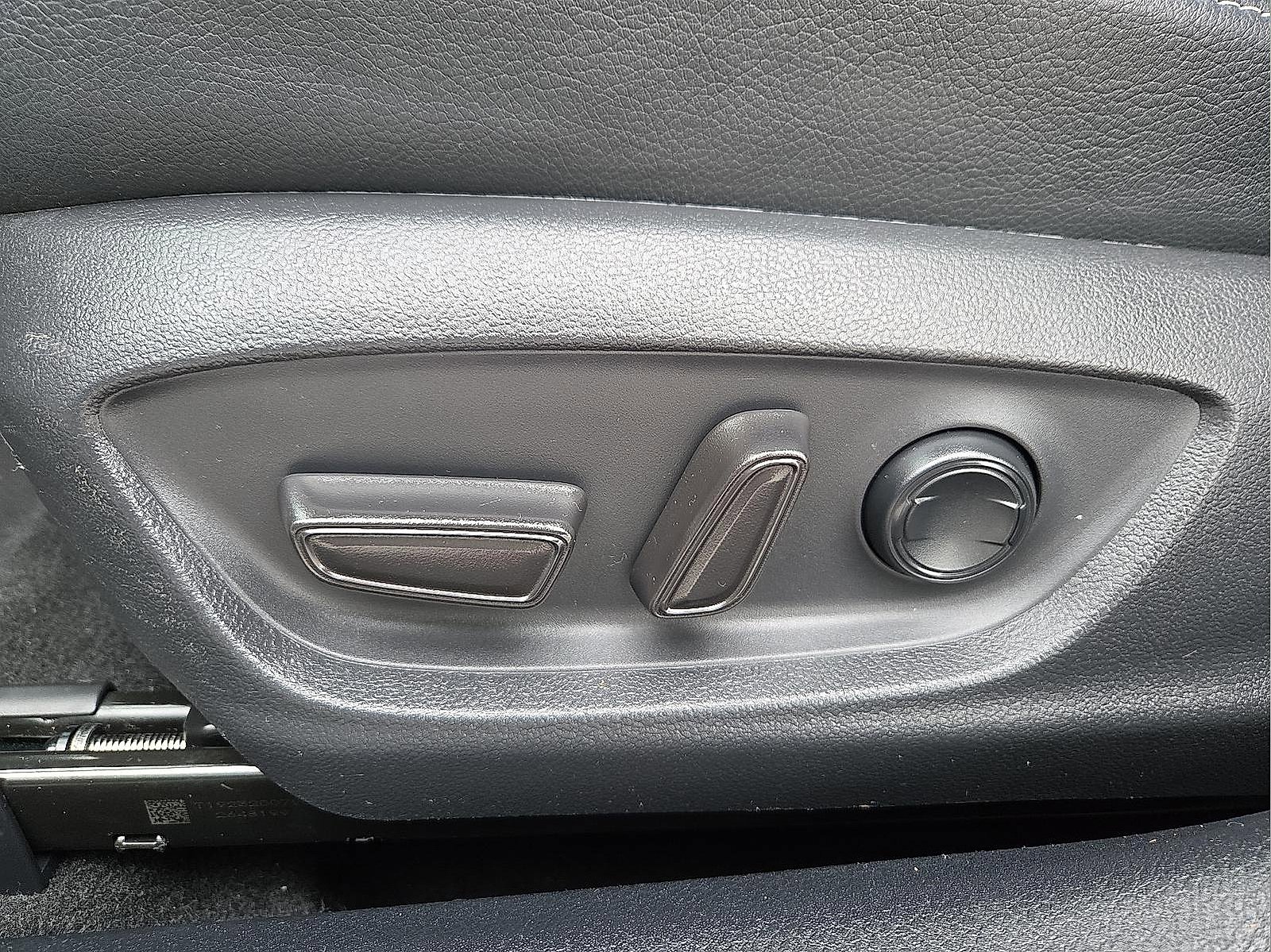 Used 2020 Toyota Camry XSE image 15