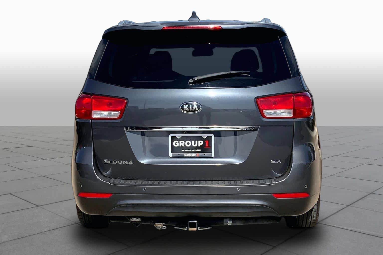 Used 2017 Kia Sedona EX FWD image 4