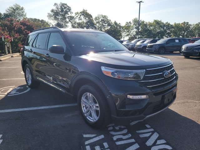 Certified 2023 Ford Explorer XLT w/ Equipment Group 202A AWD/4WD image 3