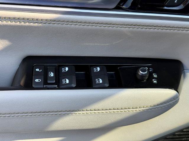 Used 2023 Jeep Wagoneer Series II w/ Convenience Group I AWD/4WD image 12
