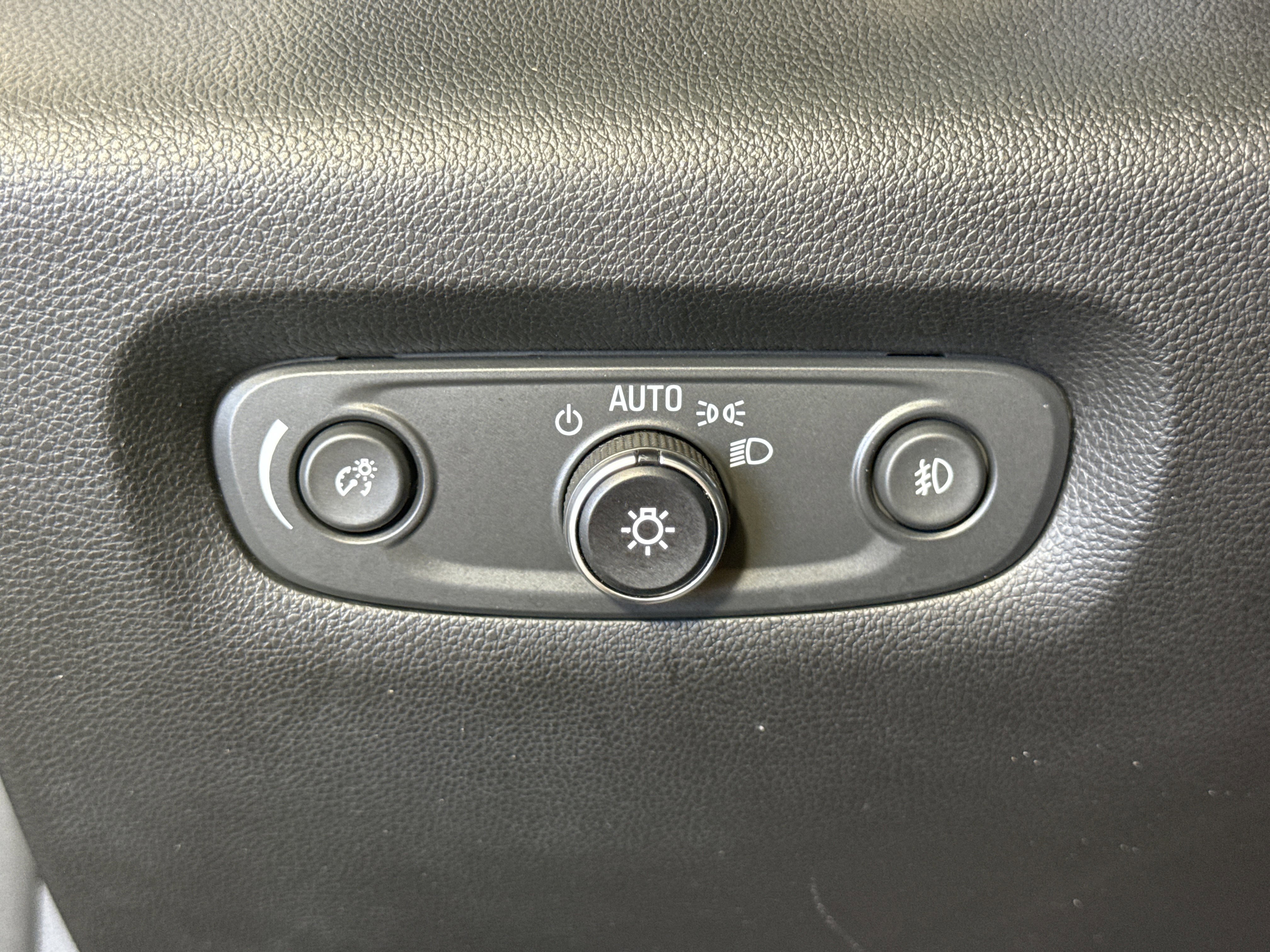 Used 2018 Chevrolet Traverse LT image 25