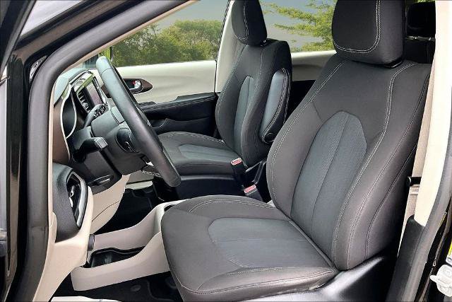 Used 2023 Chrysler Voyager LX FWD image 24
