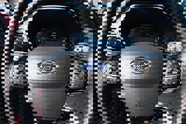 Certified 2025 Ford Escape Platinum w/ Premium Technology Package image 20