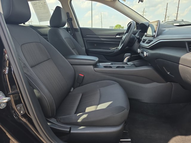 Used 2025 Nissan Altima 2.5 SV FWD image 15