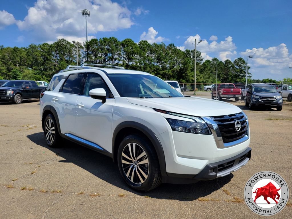 Used 2025 Nissan Pathfinder Platinum w/ Lighting Package (N92) FWD image 9