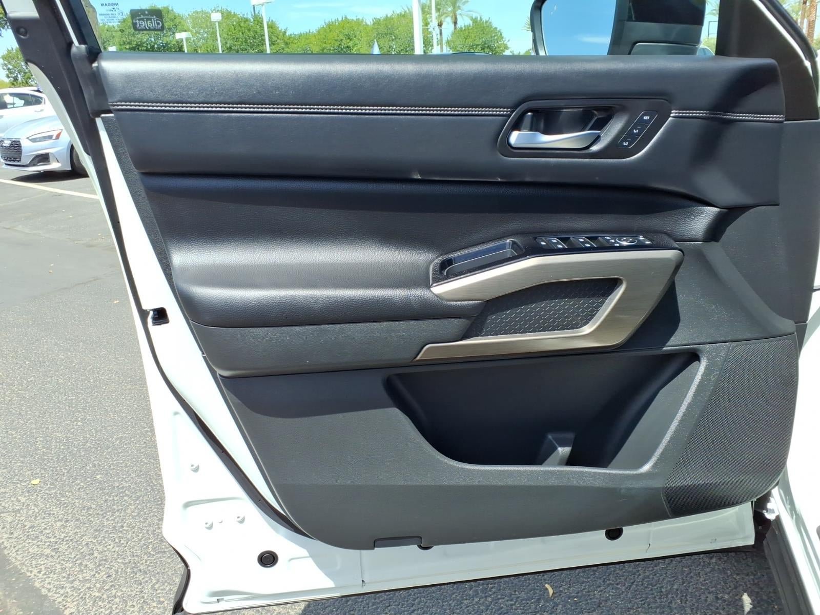 Used 2024 Nissan Pathfinder Platinum AWD/4WD image 21
