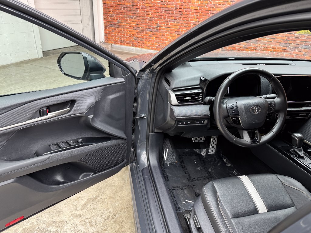 Used 2025 Toyota Camry SE FWD image 7