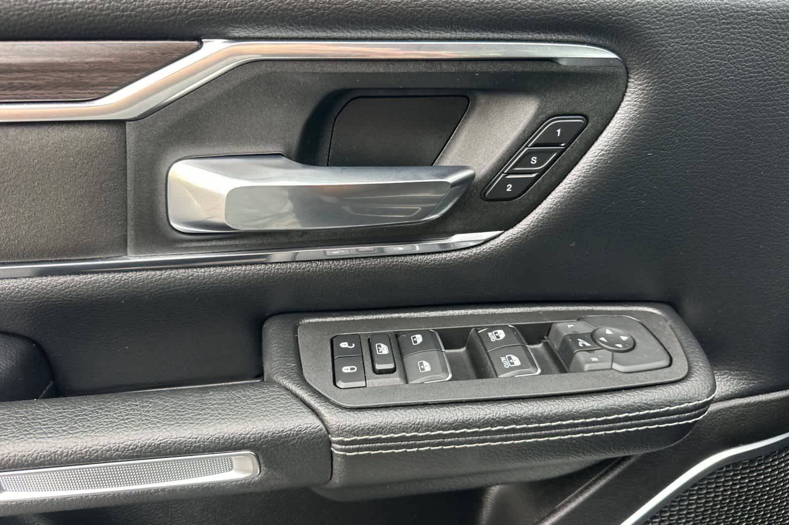 Used 2025 RAM 1500 Laramie AWD/4WD image 13