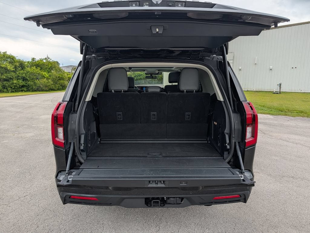 Certified 2025 Ford Expedition Active AWD/4WD image 32