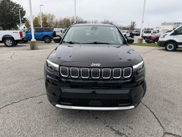 Used 2022 Jeep Compass Limited w/ Elite Group AWD/4WD image 2